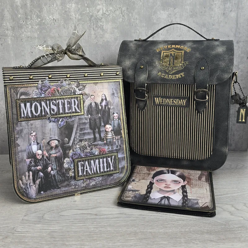 Mochila y álbum de Monster Family, hecho por Lauri