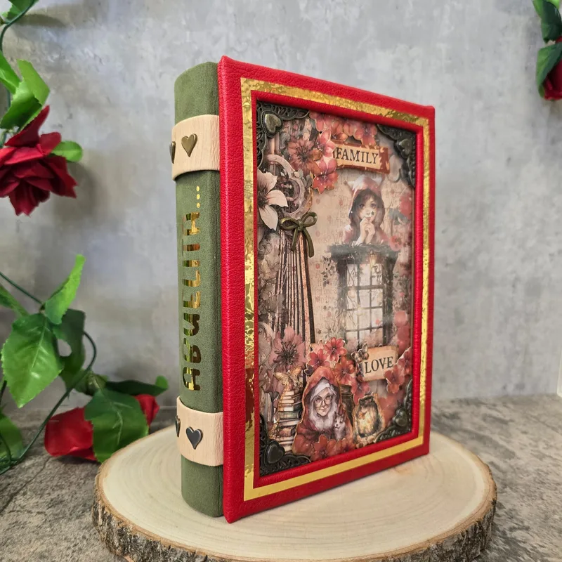 Álbum de Caperucita de Redhood, hecho por Lauri